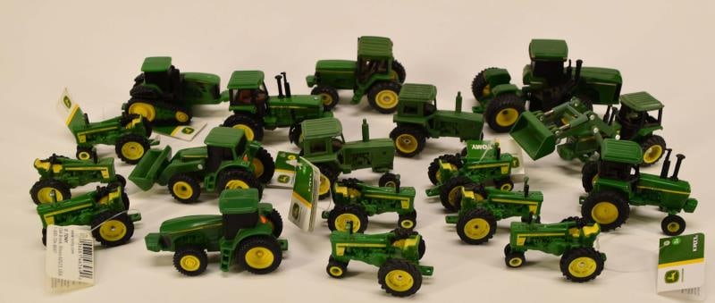 Johsn Deere Tomy 1/64 Diecast Tractors (1 of 5)