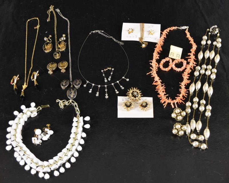 Eight Sets Of Vintage Necklaces & Earrings (1 of 5)