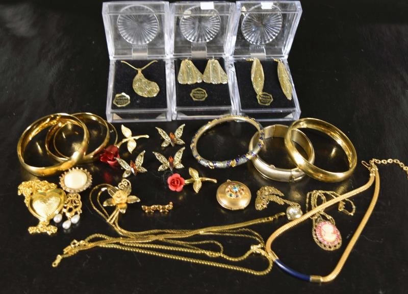 Group Of Goldtone Jewelry (1 of 6)