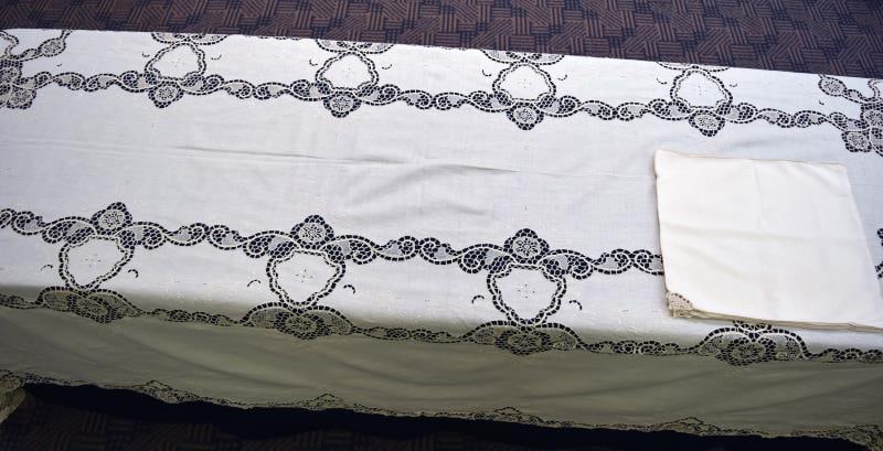 Ecru Vintage Cut Work & Needle Lace Tablecloth (1 of 15)