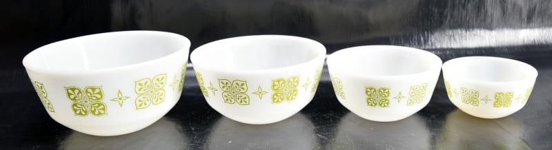 Mid-century Fire King Dutch Clover Nesting Bowls (1 of 5)