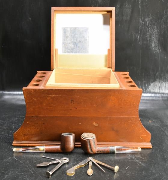 Vintage Humidor And Pipes (1 of 6)