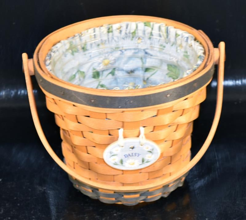 Longaberger Basket With Lining (1 of 4)