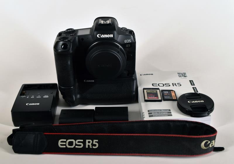 Canon Eos R5  Mirrorless Camera (1 of 16)