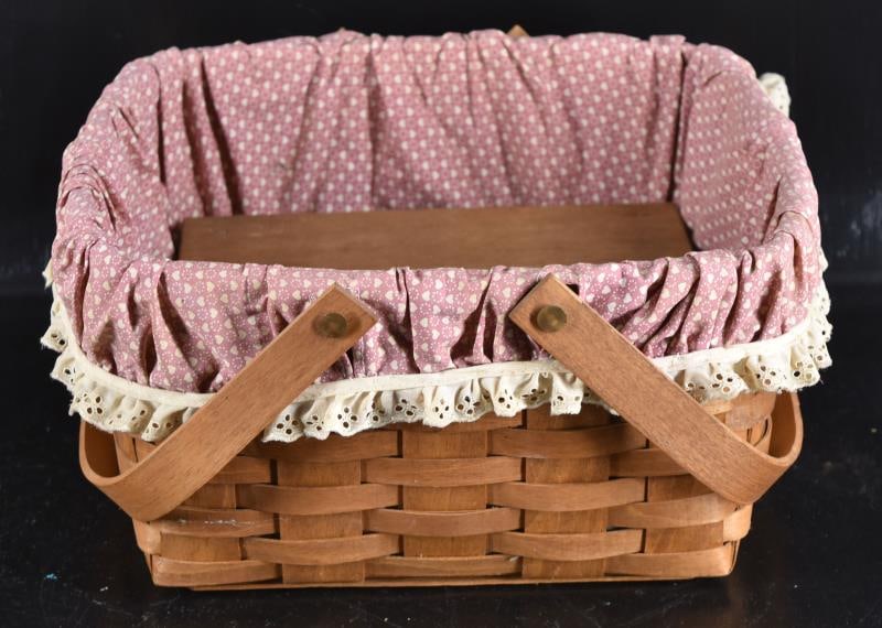 1989 Longaberger Basket With Lining (1 of 3)