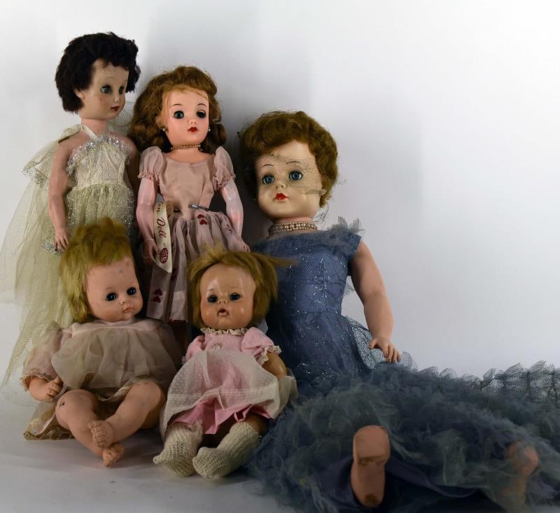 Group Of Vintage Fashion Dolls (1 of 3)