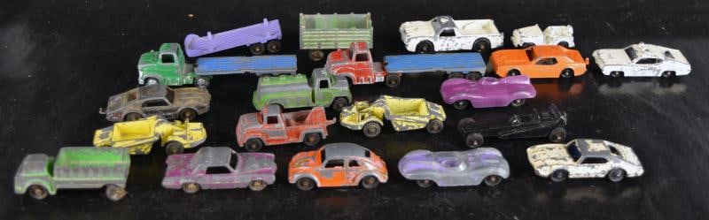 Fourteen Early Tootsie Toy Vehicles (1 of 11)