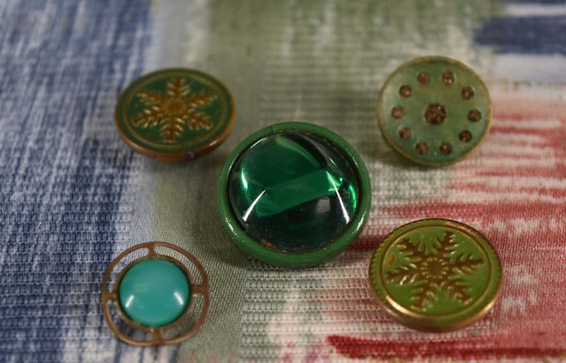 Paris Back And Green Buttons (1 of 10)