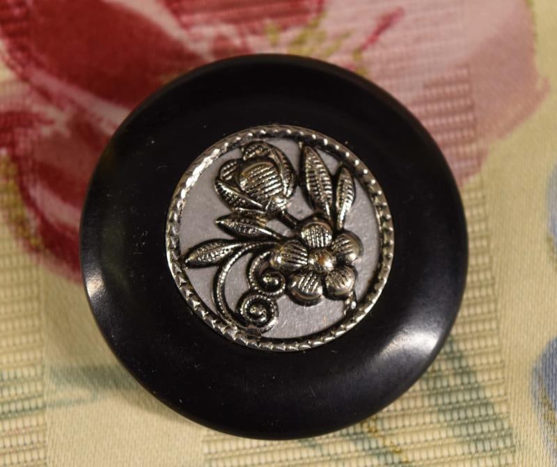 Bakelite Button With Flower Center (1 of 2)
