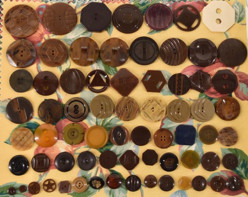 Group Of Vintage Celluloid Wafer Buttons (1 of 4)