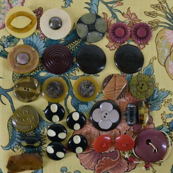 Group Of Vintage Celluloid Buttons (1 of 4)