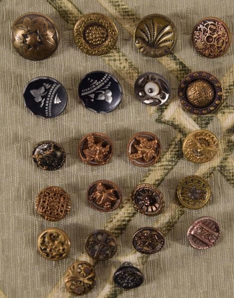 Group Of Art Nouveau & Brass Picture Buttons (1 of 4)