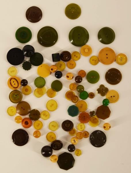 Group Of Bakelite & Early Plastic Buttons (1 of 3)