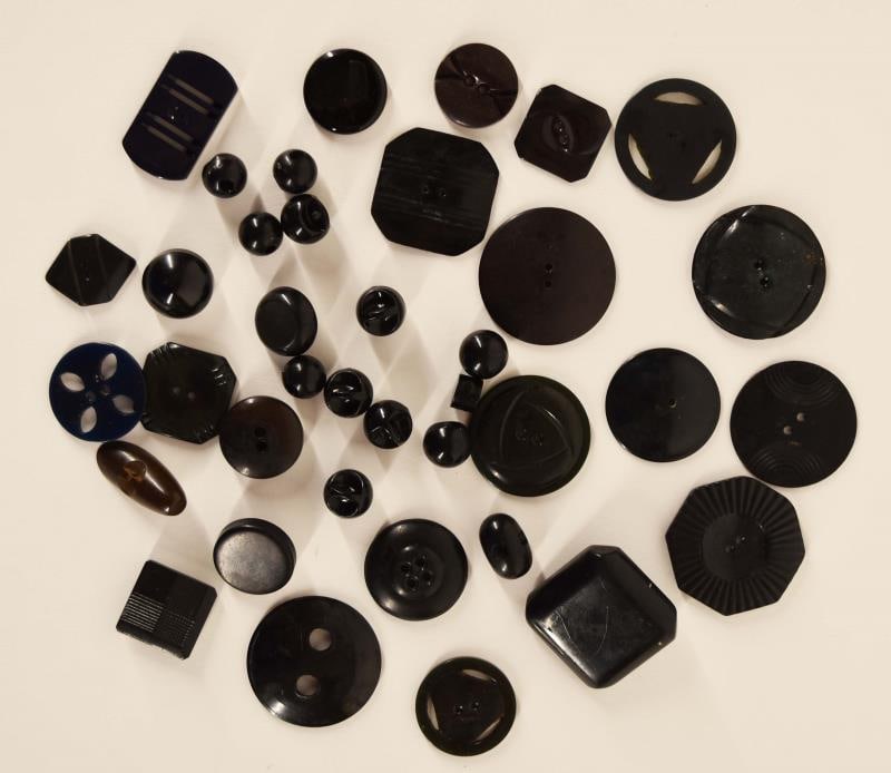 Group Of Black Bakelite & Early Plastic Buttons (1 of 3)
