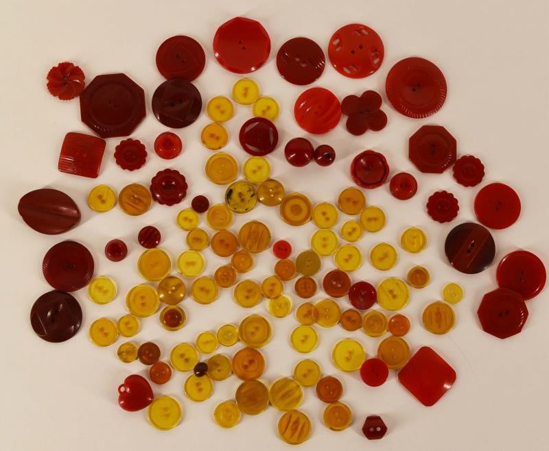 Group Of Bakelite & Early Plastic Buttons (1 of 5)