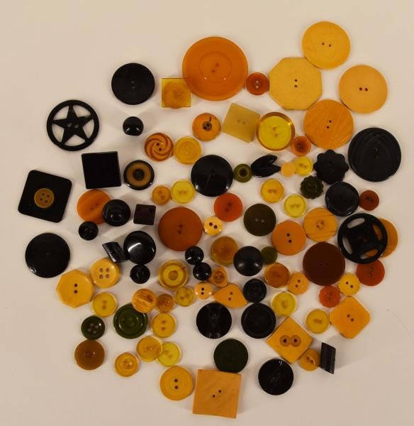 Group Of Bakelite & Early Plastic Buttons (1 of 3)