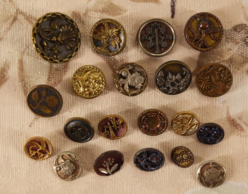 Group Of Floral Picture Buttons (1 of 5)