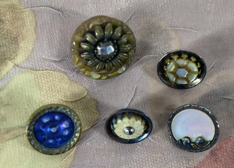 Five Brass Pearl & Shell Picture Buttons (1 of 2)