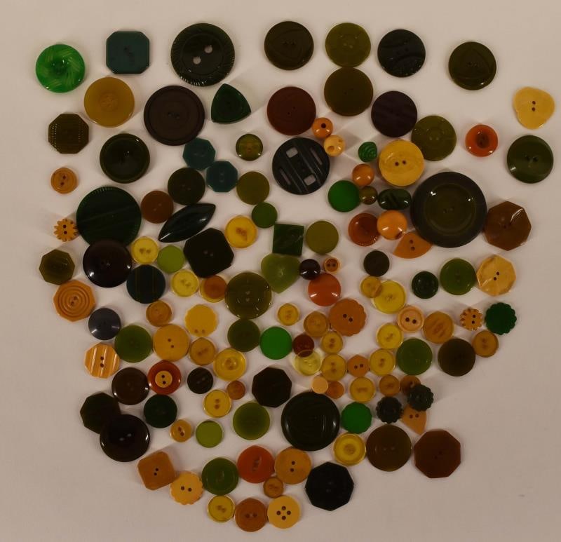 Group Of Bakelite And Early Plastic Buttons (1 of 3)