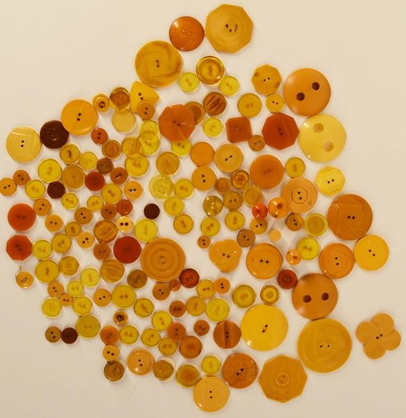 Group Of Butterscotch Bakelite & Plastic Buttons (1 of 4)
