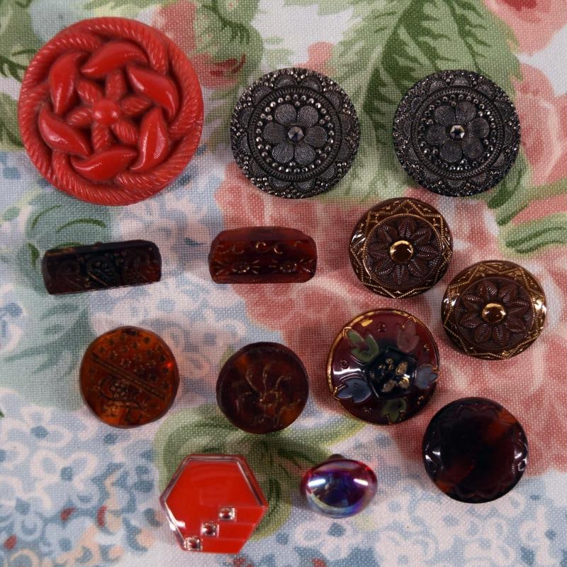Group Of Red, Cranberry & Ruby Glass Buttons (1 of 4)