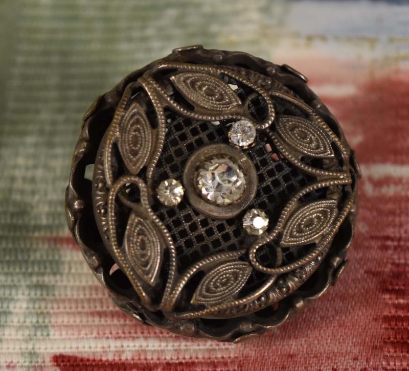 Victorian White Metal Screen Back Rhinestone: This Victorian White Metal Screen Back With Prong Set Rhinestone. National Button Society Large, Measuring 1-5/8".