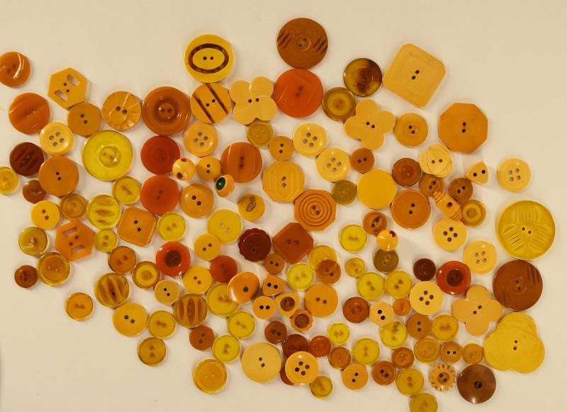 Group Of Butterscotch Bakelite & Plastic Buttons (1 of 6)