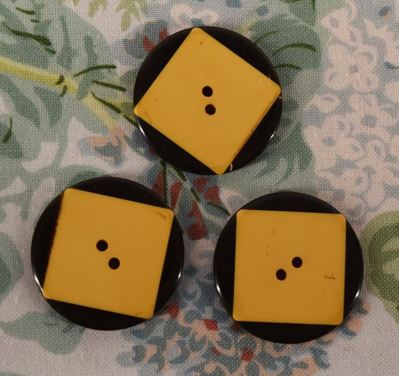 Set Of Three Matching Bakelite Cookie Buttons (1 of 2)