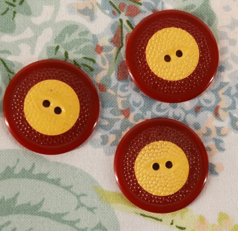 Set Of Three Matching Red Bakelite Cookie Buttons (1 of 2)