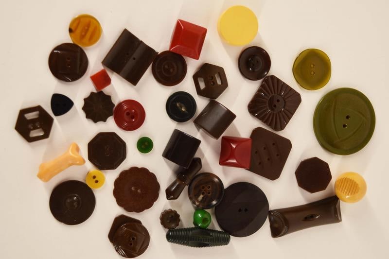 Group Of Unusual Shape Bakelite Buttons (1 of 4)