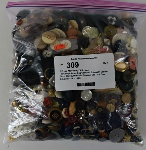 5 Pound Mixed Bag Of Buttons (1 of 9)