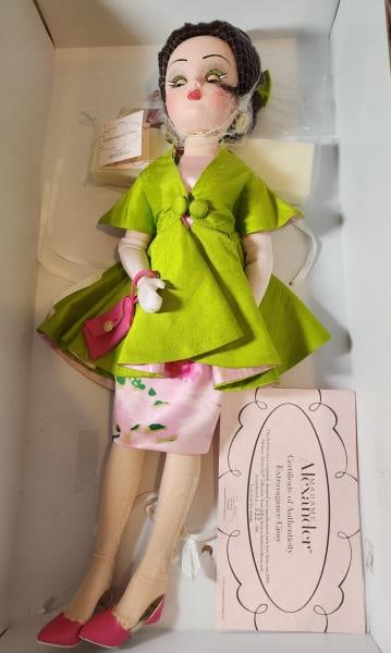 Madame Alexander Extravagance Cissy Doll: Featuring The Madame Alexander Extravagance Cissy 21" Doll, In Original Box, Limited Edition 32/200.