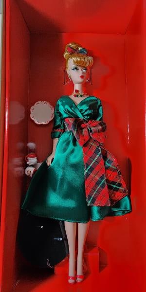 Barbie Yuletide Yummies Holiday Doll: Featuring The Barbie Yuletide Yummies Holiday Hostess Collection Doll, From The Gold Label Collection, In The Original Box.