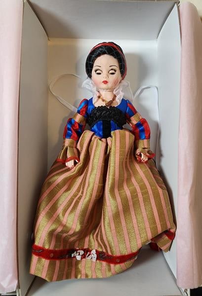 Madame Alexander Snow White Doll (1 of 9)