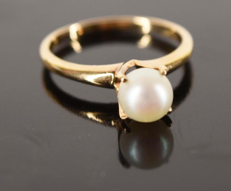 14k Yellow Gold & Pearl Ring (1 of 5)