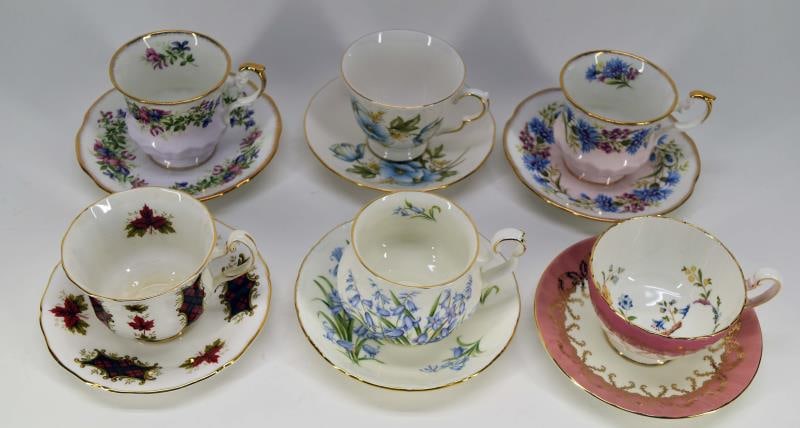 Five English Tea Cups And Saucers: Featuring Five Different English Tea Cups, Including Royal Adderly Maple Leaf Tartan, 2-royal Dover, Queen Anne, Royal Albert Sonnet Series Wordsworth And Aynsley. All Are In Good Condition, No Nicks,
