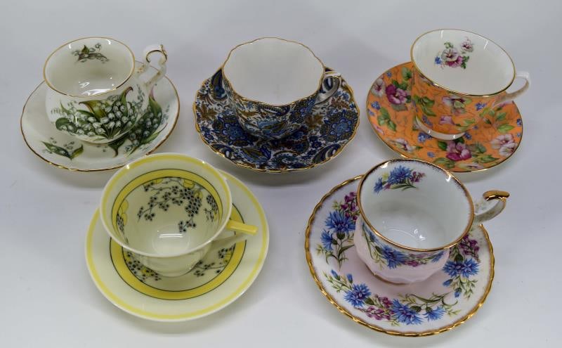 Five English Tea Cups & Saucers: Featuring Five Different English Tea Cups And Saucers From Royal Doulton, Royal Albert Tennyson Series, Royal Dover And Hammersley. All Are In Good Condition, No Nicks, Chips Or Cracks.