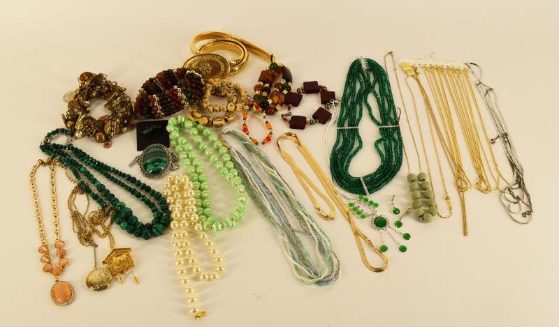 Group Of Contemporary Necklace And Bracelets: Featuring A Large Group Of Contemporary Jewelry, Including Loose Unused Chains, Bracelets, Necklaces And Scent Pendants. Including A Button Bracelet And Green Rhinestone Necklace And Earring Set.