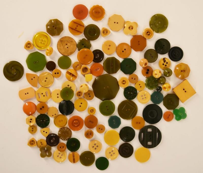 Group Of Bakelite & Early Plastic Buttons (1 of 5)