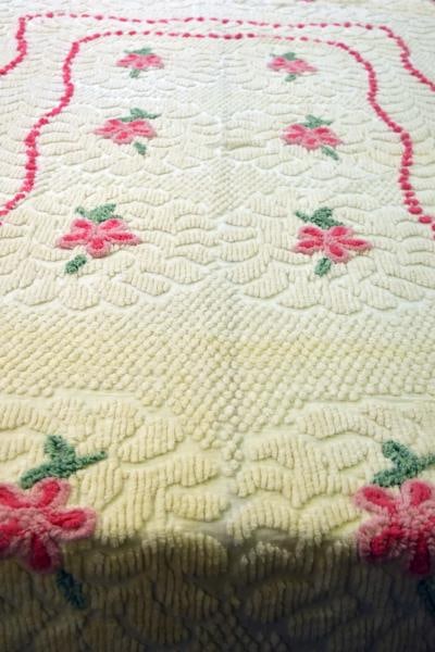 Vintage Twin Size Pink & White Chenille Bedspread (1 of 4)