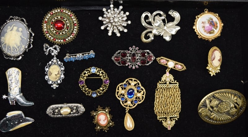 Group Of Contemporary & Vintage Pin/brooches: Featuring Seventeen Various Pins Or Brooches From Floral To Rhinestones. Measuring Between 1" Wide To 3" Wide. The Round Pin With The Red Center Stone Has Two Missing Green Stones. All Other Pins Have