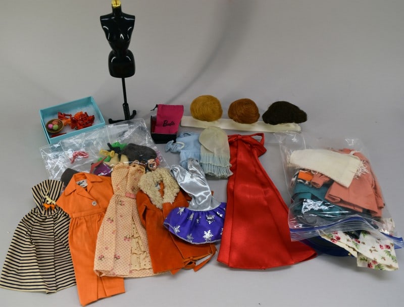 Vintage Barbie Clothing & Accessories (1 of 5)