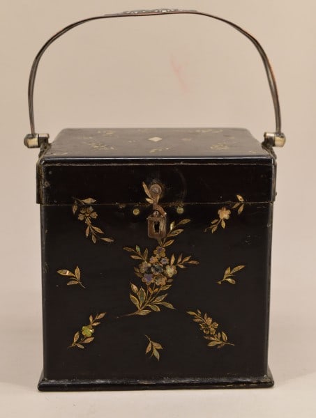 Victorian Black Lacquer Collar Box (1 of 4)