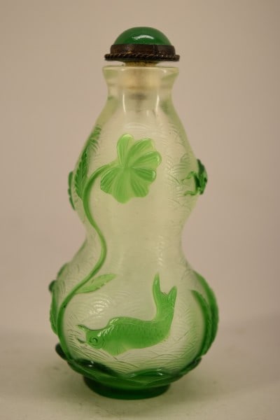 Green Peking Glass Snuff Bottle Koi Fish (1 of 2)