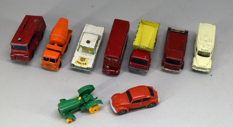 Matchbox And Lesney Toy Cars & Trucks: Featuring Seven Lesney Matchbox Toy Cars, Trucks, Bus. Etc. The Fire Truck Has A Broken Wheel, All The Other Toys Have All Wheels Present And Original Paint. Together With A Minichamps Volkswagen And