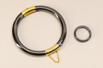 10k Yellow Gold & Hematite Bangle Bracelet