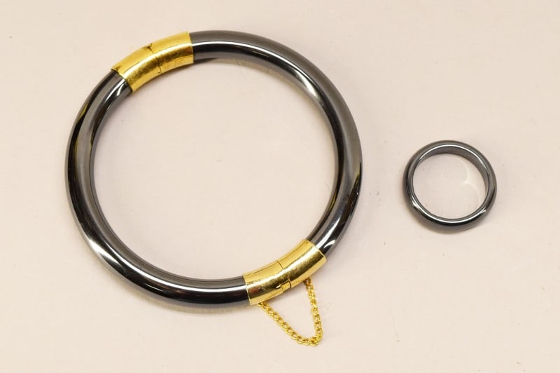 10k Yellow Gold & Hematite Bangle Bracelet (1 of 3)