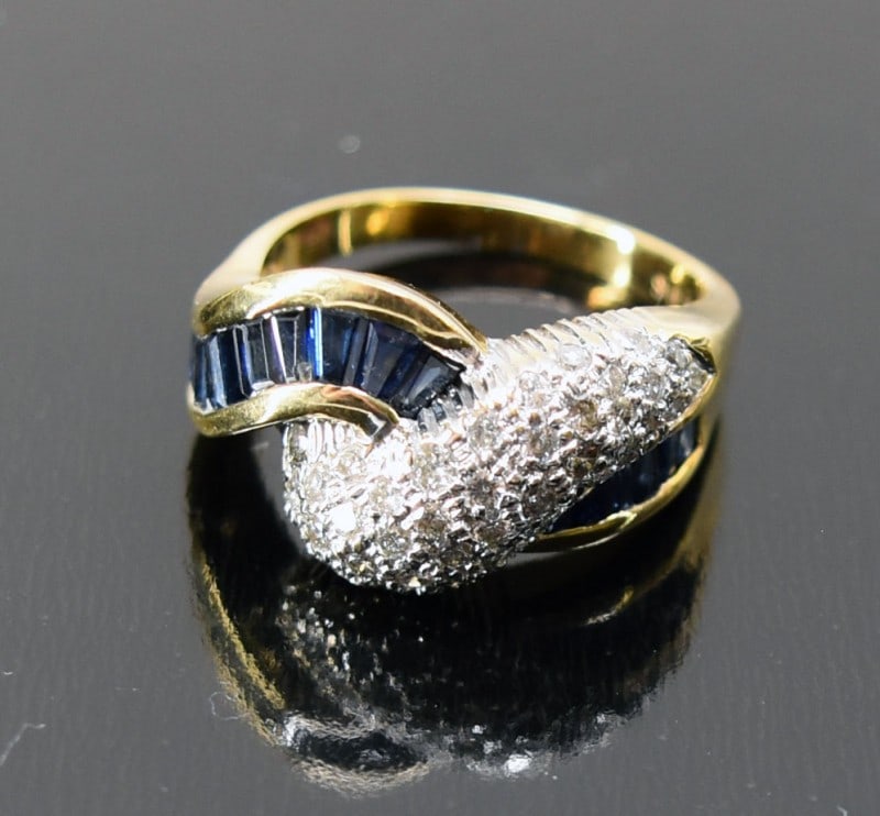 14k Yellow Gold Diamond & Sapphire Ring: 14k Yellow Gold Diamond & Sapphire Ring, Size 8.5, 8.6g