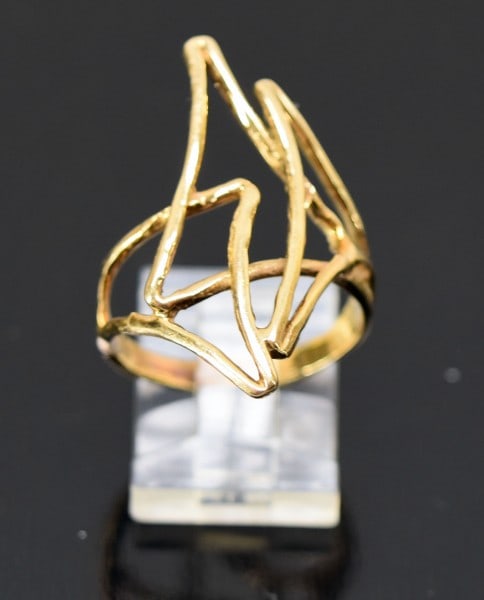 14k Yellow Gold Free Form Ring: 14k Yellow Gold Free Form Ring, Size 8.5, 4.4g