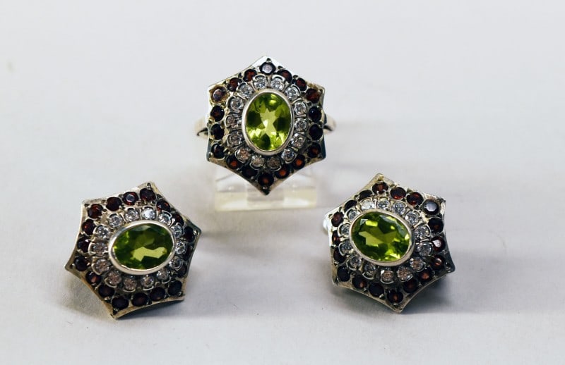 Sterling Peridot, Garnet & Iolite Jewelry Set (1 of 5)